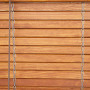 Detalle color persiana alicantina madera avellana barnizada